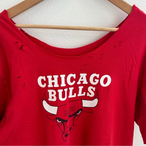 Chicago Bulls Destroyed off the shoulder Tee - Picture 5 of 9